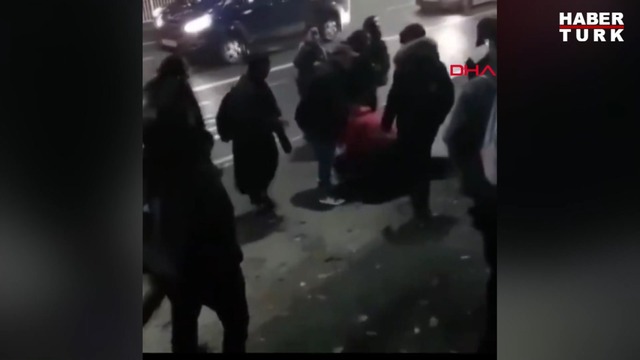 Müslüman kıza ırkçı saldırı