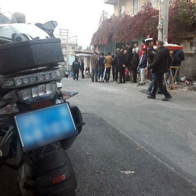 Elindeki pompalıyla dehşet saçtı