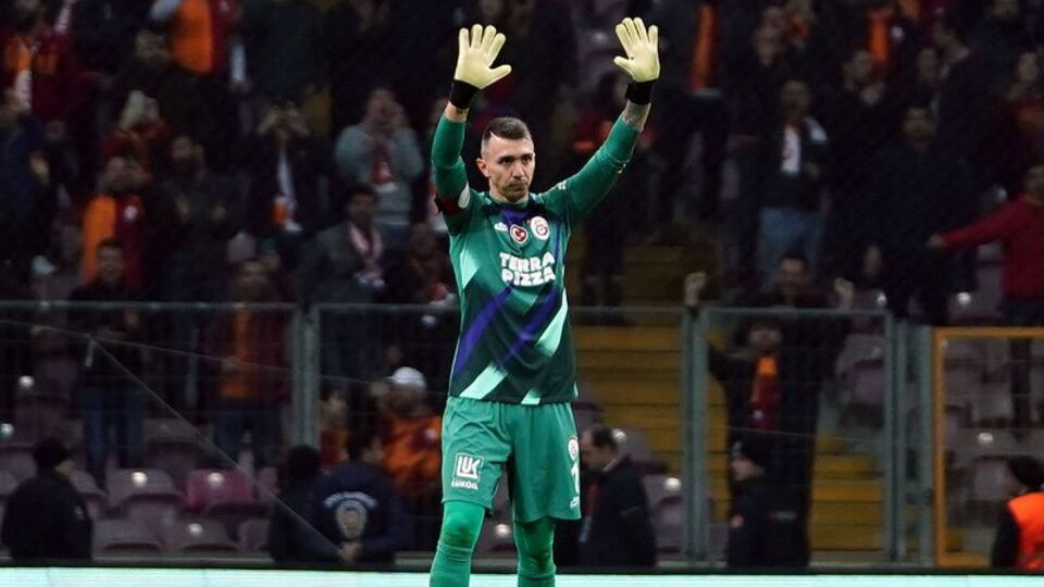 "Muslera maçı tek başına aldı"