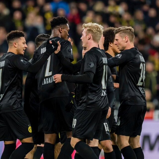 Dortmund'dan evinde gövde gösterisi!