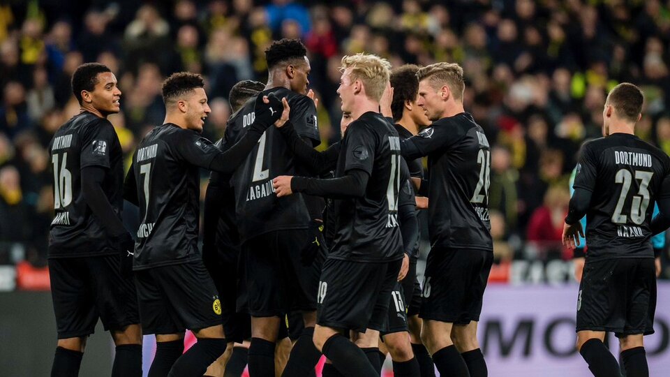 Dortmund'dan evinde gövde gösterisi!