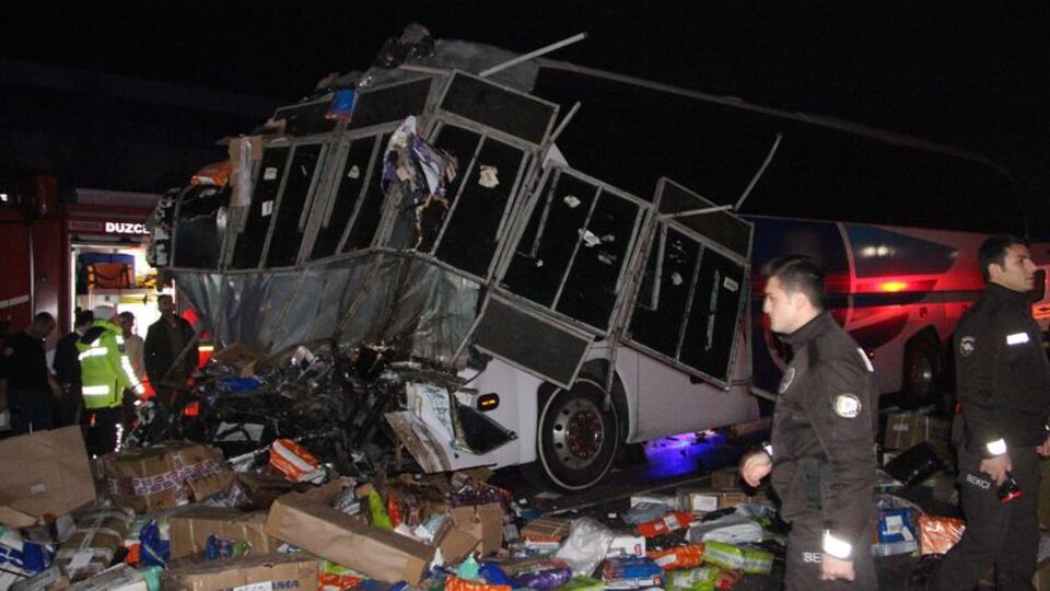 Düzce'de facia! Ölü ve yaralılar var