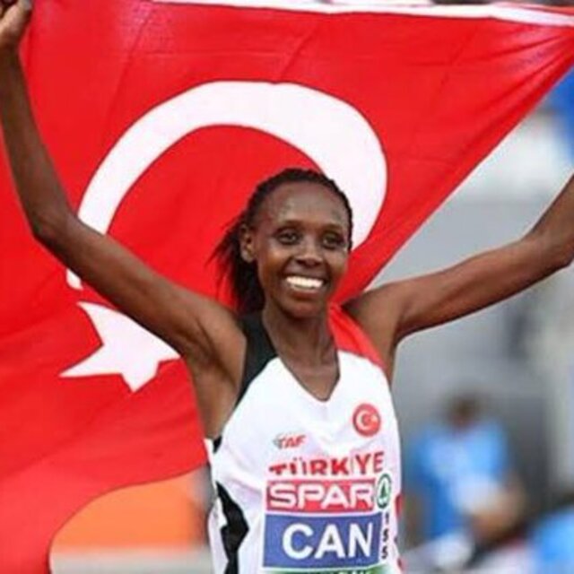 Yasemin Can'dan tarihi başarı