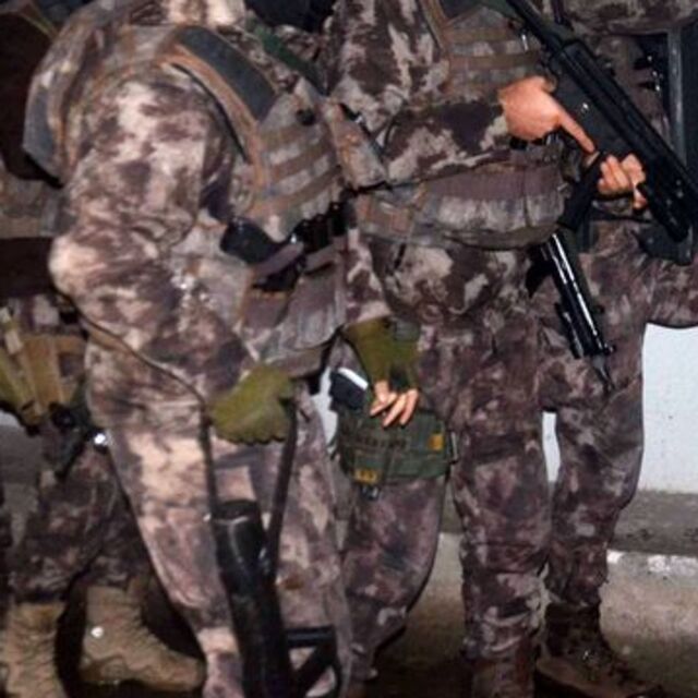 'Gaybubet evleri'nde 6 FETÖ'cü yakalandı!