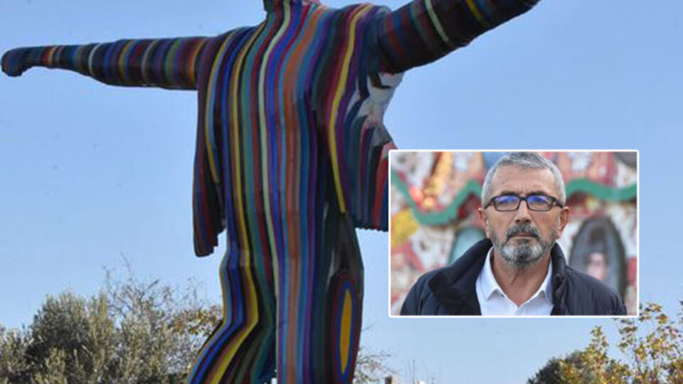 Rengarenk Atatürk heykeli tartışması!