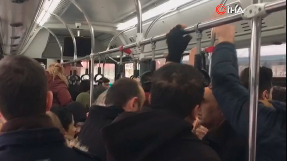 Şoför küserse... Halk otobüsünde yaşandı!