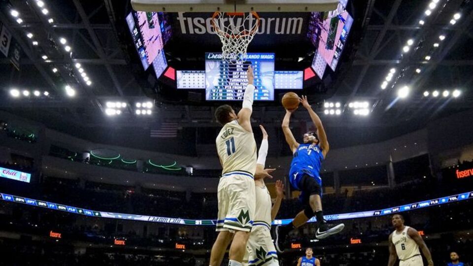 Bucks'tan üst üste 15. galibiyet