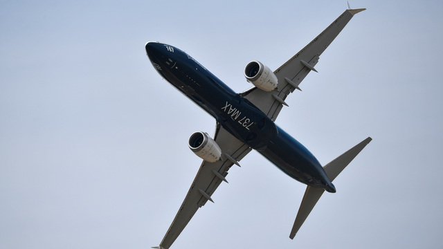 Boeing'in teslimatları yarı yarıya düştü