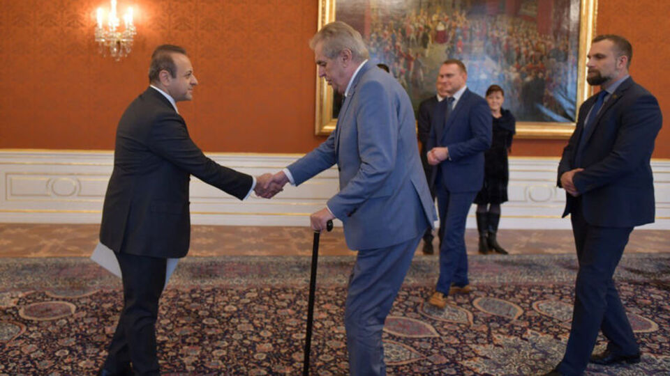 Prag Büyükelçisi Bağış'tan Zeman'a güven mektubu