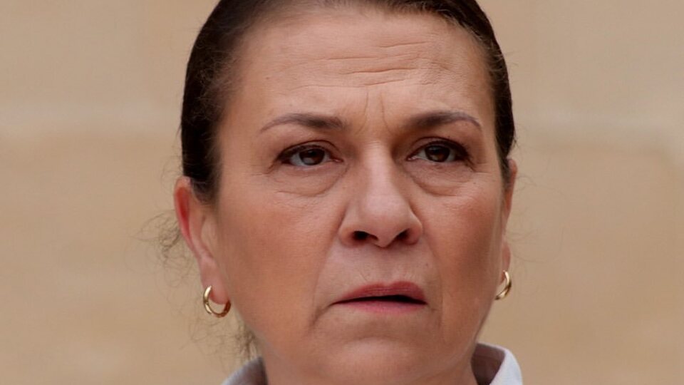 Güneş Hayat – Esma Demiralp kimdir?