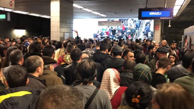Yenikapı-Aksaray metrosu raydan çıkmış
