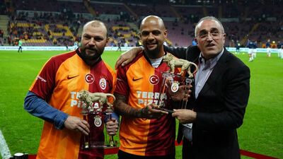 Melo ve Ujfalusi'ye plaket