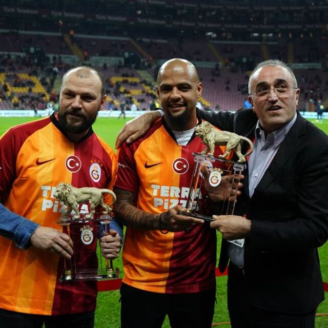 Melo ve Ujfalusi'ye plaket