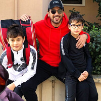 "Arabamın lastiği yarıldı, merdivenden yuvarlandım"