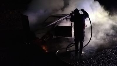 Yanan otomobilde can verdi!