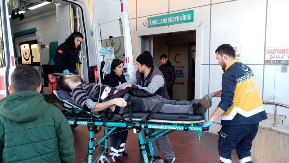 Komşu kavgası 2! Karnından vuruldu!