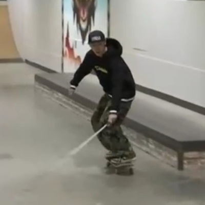 Görme engelli kaykaycı