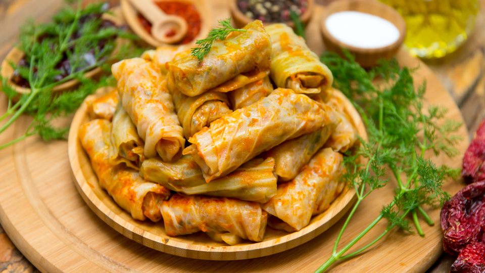 Mardin mutfağı ustasından nar ekşili etli lahana sarması