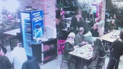 Garson, bebek sandalyesine çarptı, ortalık karıştı