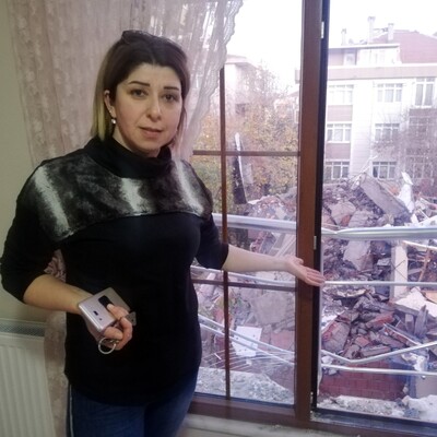 Hasarlı bina yıkımında korkutan anlar