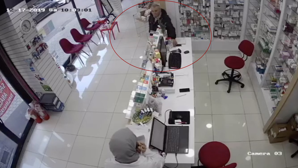 Hırsızlık anı kameraya yansıdı