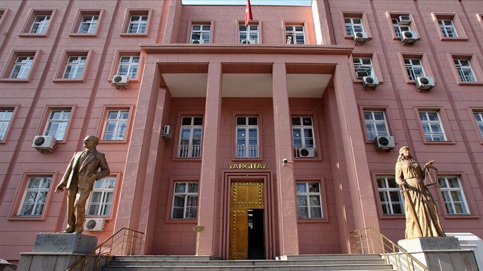 Firari 3 eski hakim ve savcı hakkında kırmızı bülten