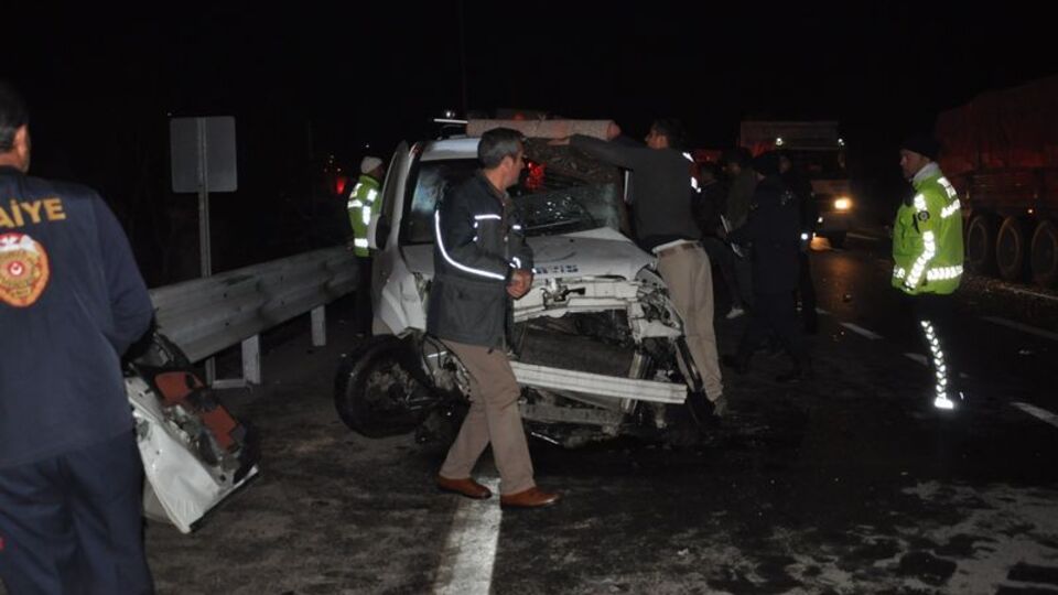 Evli çift feci kazada hayatını kaybetti