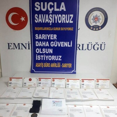 Çakarlı araçtan belge çetesi çıktı