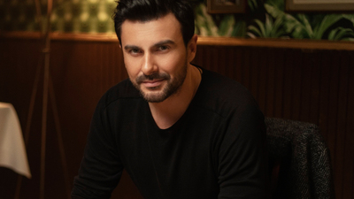 Yeni şarkısını çıkardı