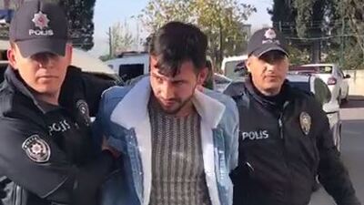 Eşini sokakta 20 kez bıçakladı!