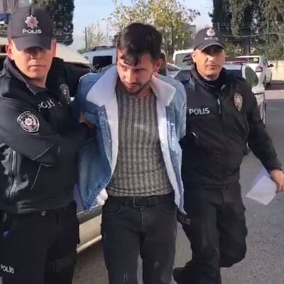 Eşini sokakta 20 kez bıçakladı!