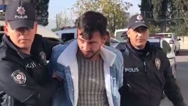 Eşini sokakta 20 kez bıçakladı!