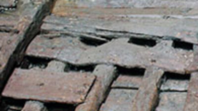 Suların çekilmesiyle toprak altında kalmıştı... Bahçede bulundu!