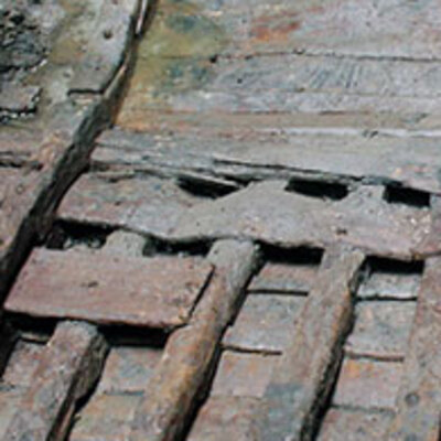 Suların çekilmesiyle toprak altında kalmıştı... Bahçede bulundu!