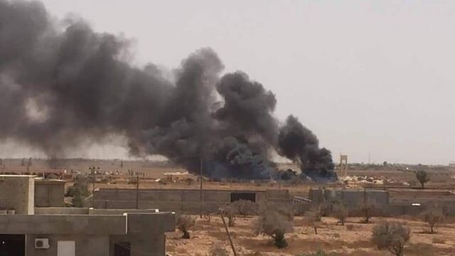 Yabancı savaş uçakları Libya'yı vurdu