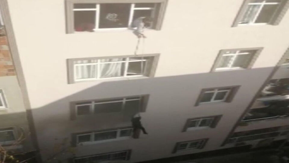 İki canlıydı! Dumanlar her yanı sardı!