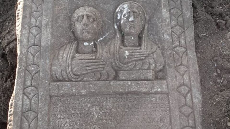 Traktörün pulluğuna takıldı