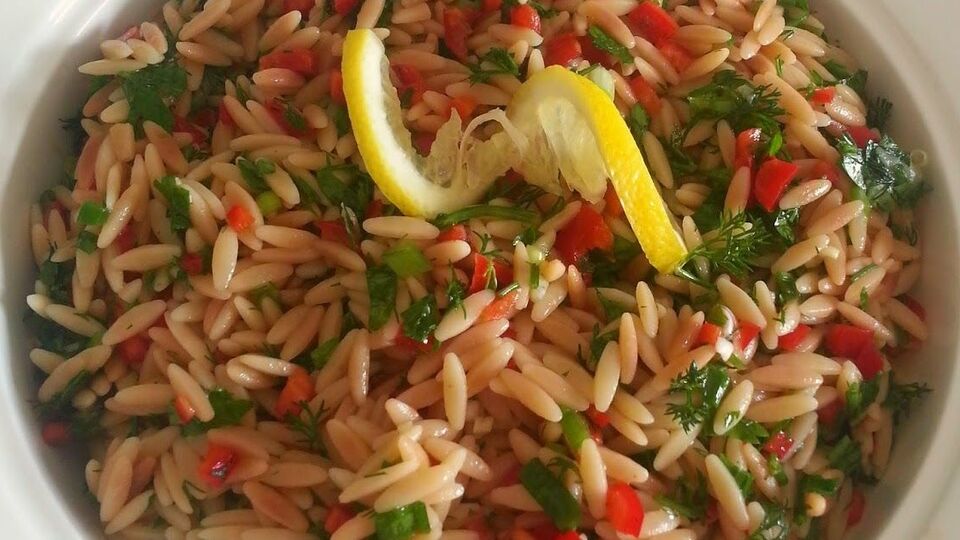 Arpa şehriye salatası nasıl yapılır?