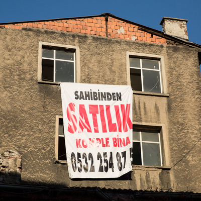 Dört döneme tanık olan bina satılıyor