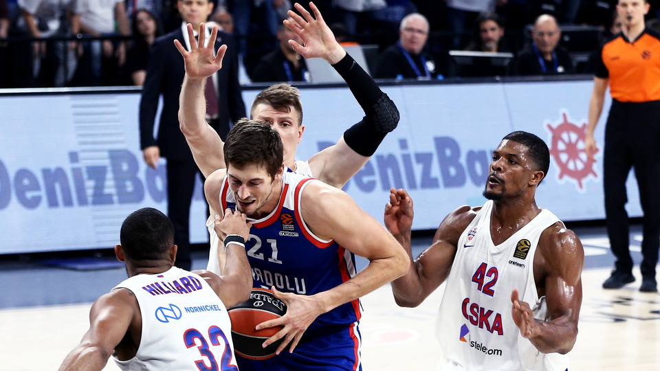 Anadolu Efes evinde kaybetti