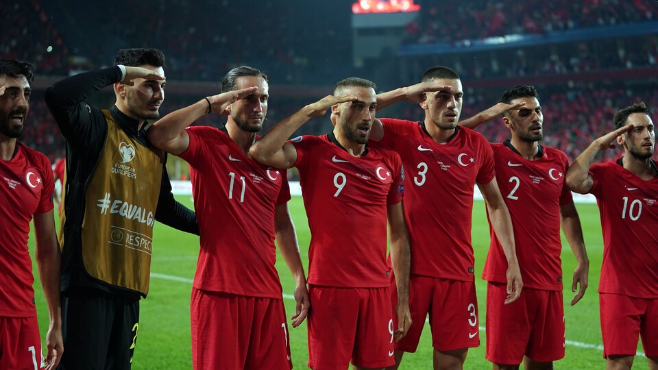 UEFA'dan skandal ceza