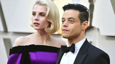 "Yabancı biriyle durup dururken sarılamazsınız"