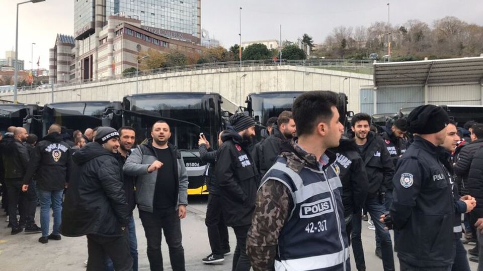 Beşiktaşlı taraftarlar Kadıköy yolunda