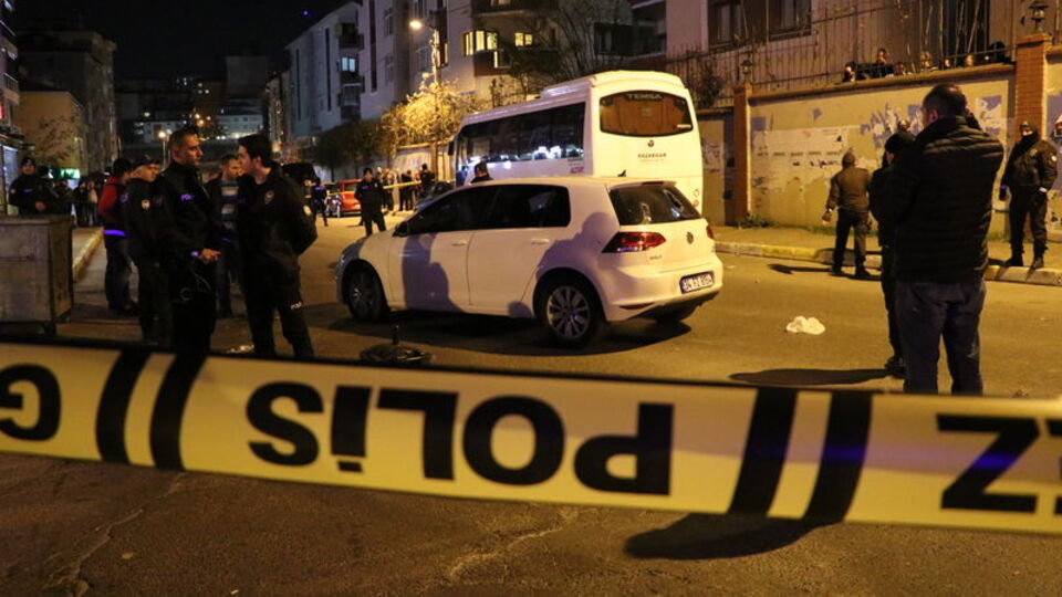 İstanbul'da dehşet! Otomobile ateş açtılar: 1 ölü!