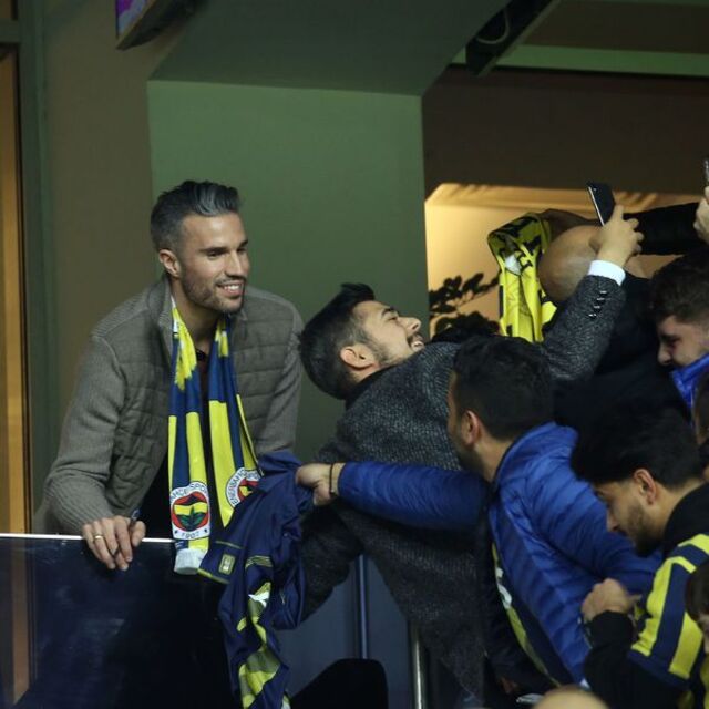 Robin van Persie derbide