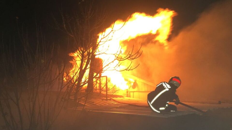 Bursa'da 3 fabrikayı küle çeviren yangın!