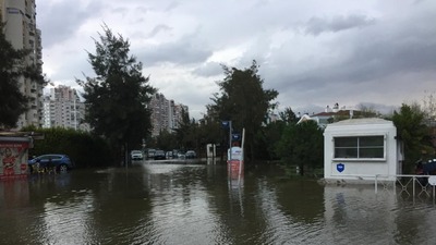 Su baskını evlere hapsetti!