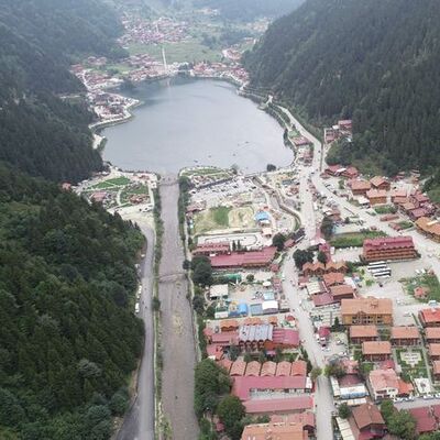 Uzungöl'de yıkım başladı