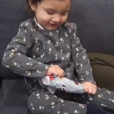 Babanın şakası ters tepti! Efsane tepki