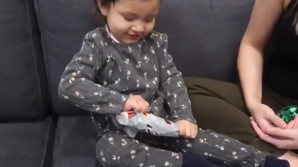 Babanın şakası ters tepti! Efsane tepki